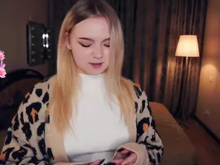 Lora's Live Sex Cam Show