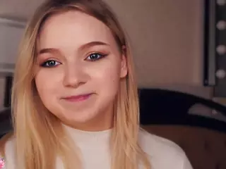 Lora's Live Sex Cam Show