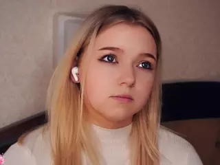 Lora's Live Sex Cam Show
