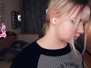 Lora's Live Sex Cam Show