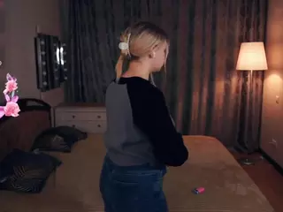 Lora's Live Sex Cam Show