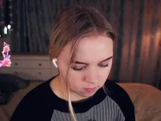 Lora's Live Sex Cam Show