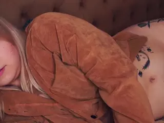Lora's Live Sex Cam Show