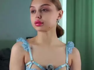 DollyChatfield's Live Sex Cam Show