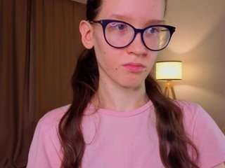 lynettebails's CamSoda show and profile