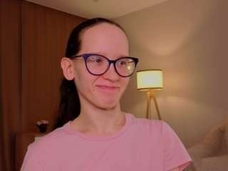 lynettebails's CamSoda show and profile