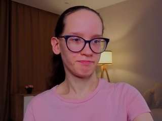 lynettebails's CamSoda show and profile