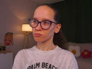 Lynettebails's cam show statistics and live stream