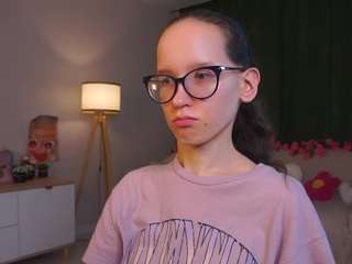 Lynettebails's cam show statistics and live stream