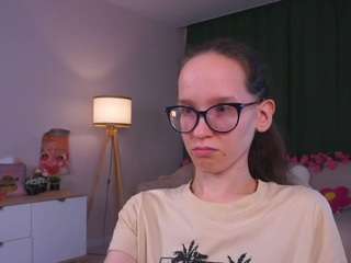 Lynettebails's cam show statistics and live stream