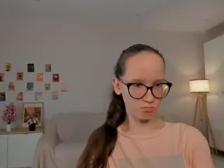LynetteBails's Live Sex Cam Show