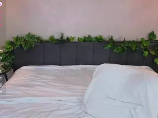 RowenaDudley's Live Sex Cam Show