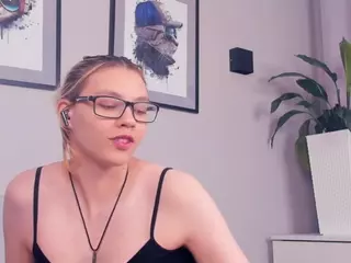 Thea's Live Sex Cam Show