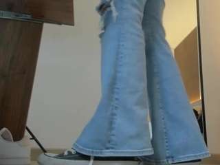 alma-fenix's CamSoda show and profile