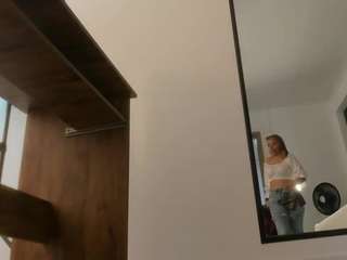 alma-fenix Live Webcam on CamSoda