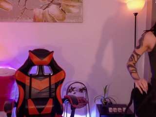 le modèle anabelwolf est en webcam porno dans un show sur le site camsoda, il possède les tags suivants: black hair,blowjob,body massage,brown eyes,doggy style,drinking,fingering,lovense,skinny,tattoos,toys,hd,small tits