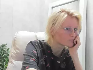 Betty's Live Sex Cam Show