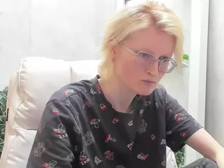 Betty's Live Sex Cam Show