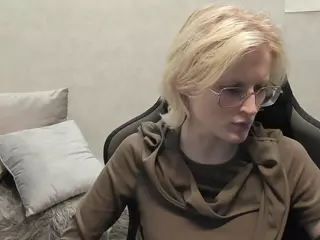 Betty's Live Sex Cam Show