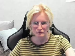 Betty's Live Sex Cam Show