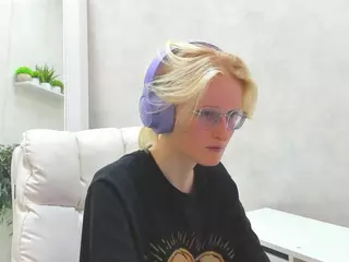 Betty's Live Sex Cam Show