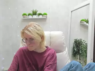 Betty's Live Sex Cam Show