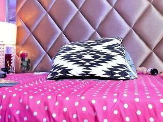 gisell-twing Live Webcam on {site_name}