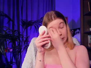 LoraFaro's Live Sex Cam Show