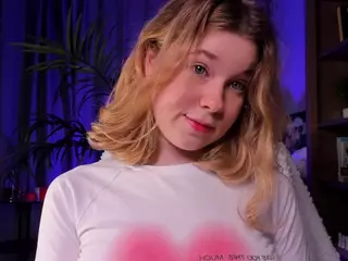 LoraFaro's Live Sex Cam Show
