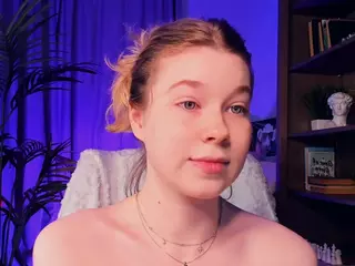 LoraFaro's Live Sex Cam Show