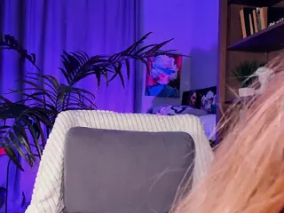 LoraFaro's Live Sex Cam Show