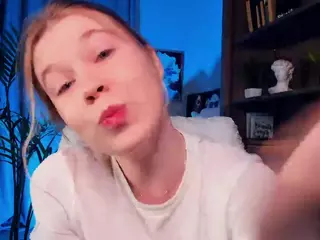 LoraFaro's Live Sex Cam Show
