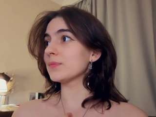 lynnadollins's CamSoda show and profile