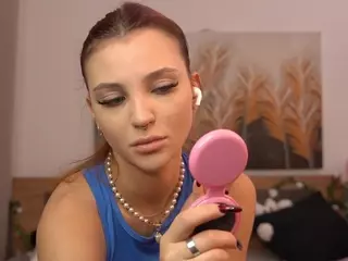 QueenieHartell's Live Sex Cam Show