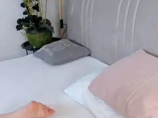 KiraGaves's Live Sex Cam Show