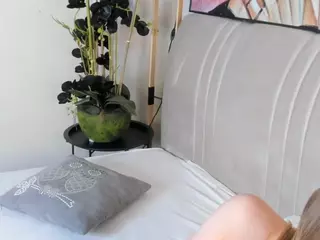 KiraGaves's Live Sex Cam Show