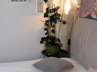 KiraGaves's Live Sex Cam Show