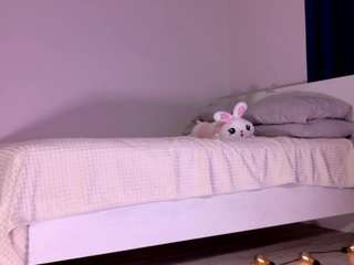 le modèle mishel-blessing est en webcam porno dans un show sur le site camsoda, il possède les tags suivants: ahegao,solo,amateur,massage,naked,natural,oil,pussy,shaved pussy,skinny,spank,living room,squirter,strip,tattoos,tease,teen 18,toys,wet,young adult