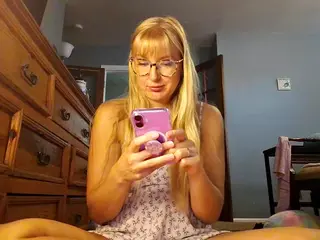 PeachyMeg's Live Sex Cam Show