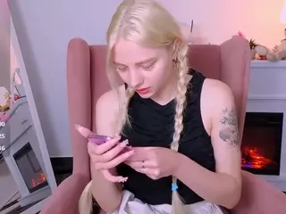 SooKonstellita's Live Sex Cam Show