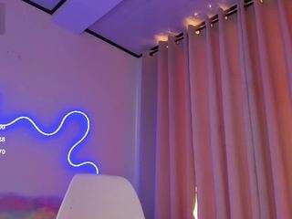 allison-alahia webcam model