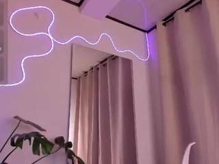 allison-alahia live cam preview