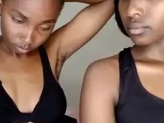 prettyreina1's Live Sex Cam Show