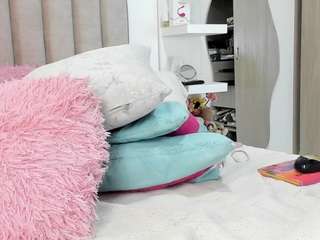 queen-antonella-... Live Webcam on CamSoda
