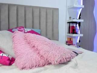 queen-antonella-... Live Webcam on CamSoda