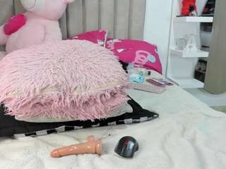 le modèle queen-antonella-oficial est en webcam porno dans un show sur le site camsoda, il possède les tags suivants: anal,lush,thick,tattoos,squirter,smoking,shaved pussy,pussy,anal toys,ohmibod,fingering,feet,drinking,domination,deepthroat,cum,brown eyes,blowjob,big ass,big tits