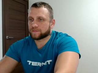 b-l-o-n-d webcam model