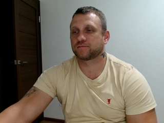 B-L-O-N-D live webcam show