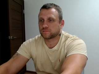 B-L-O-N-D live webcam show