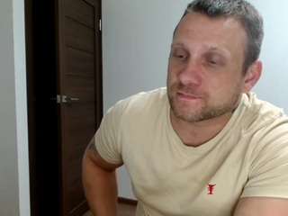 B-L-O-N-D live webcam show